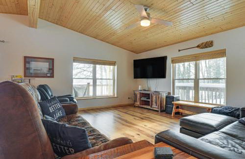 Game Room and Dock Lakefront Park Falls Getaway - Foto 5