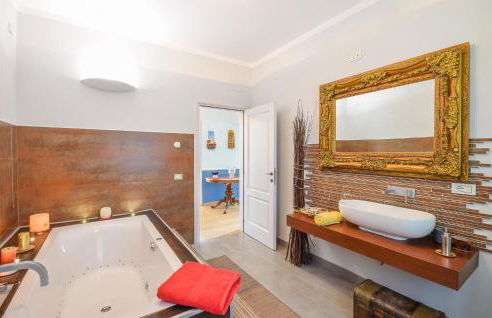 3 Bedroom Amazing Apartment In Genova - Foto 14