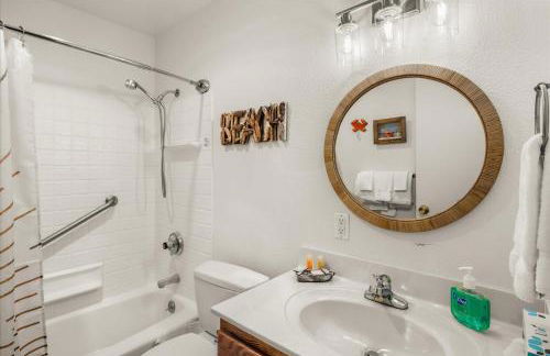 Oceanfront Suite - Top Floor - Sleeps 4 - Pool and Sauna - Foto 21