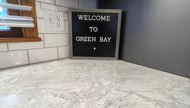 Curly's Quarters (4 Bedroom Home) w/ Lambeau view - Foto 5