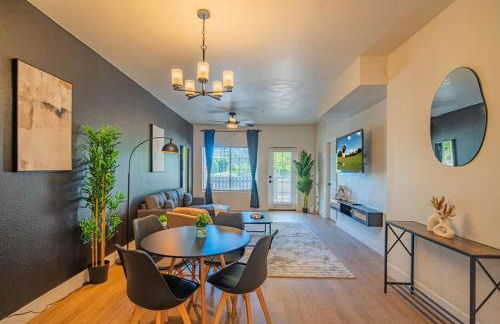 Chic Golf Pickleball Pool Hot Tub King Bed Parking - Foto 25