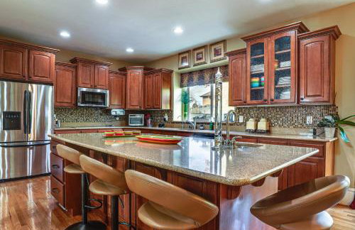 Elegant 6,300-Sq-Ft Family Home with Hot Tub in Orem - Photo 8