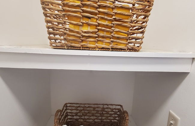 Comfy apartment 8 minute walk from beach - Photo 13