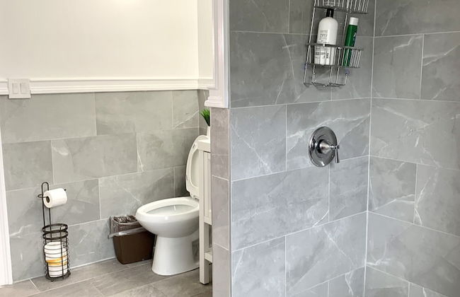 Texas Hold-em Duplex- 3BR Free Parking - Foto 17