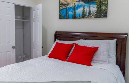 Luxurious Private Basement Suite in Ashton - Photo 17