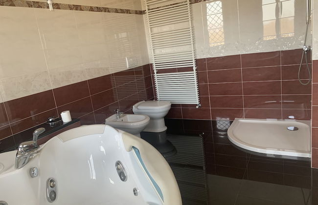 Remarkable 6 Bedrooms Villapiemonte With Land - Foto 11