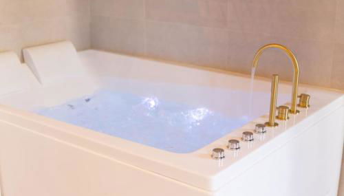 Luxury Suite - Jacuzzi et Sauna - Foto 5