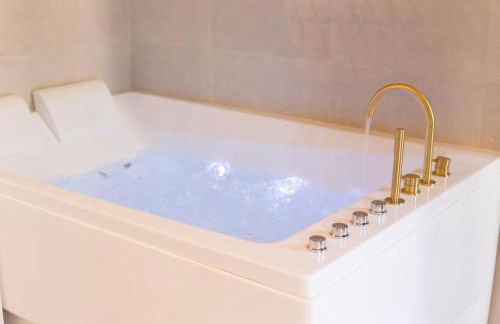 Luxury Suite - Jacuzzi et Sauna - Foto 5