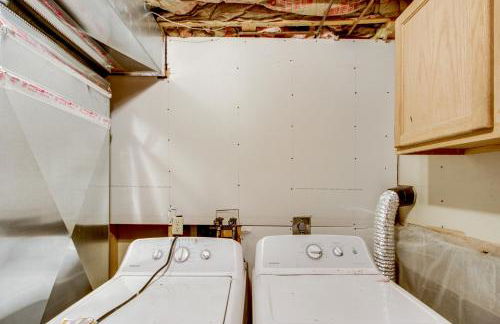 Near Lakes Updated Family Home with Deck in Cushing - Foto 24