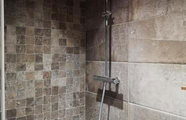 CHALET COSY A LA MONTAGNE AVEC SAUNA TONNEAU situé à St Laurent en Grandvaux - Proche lacs cascades et pistes de ski - Foto 7