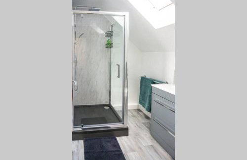 Walking distance to hospital and town with free off-road parking - Foto 12