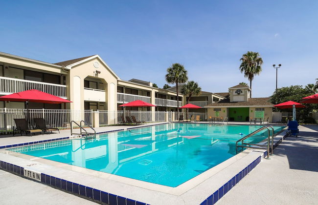 Entire Studio With Free Shuttle to Disney - Foto 1