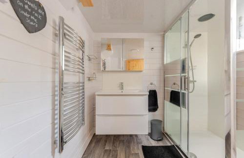 The Scullery - a quirky annex with wood fire - Foto 35