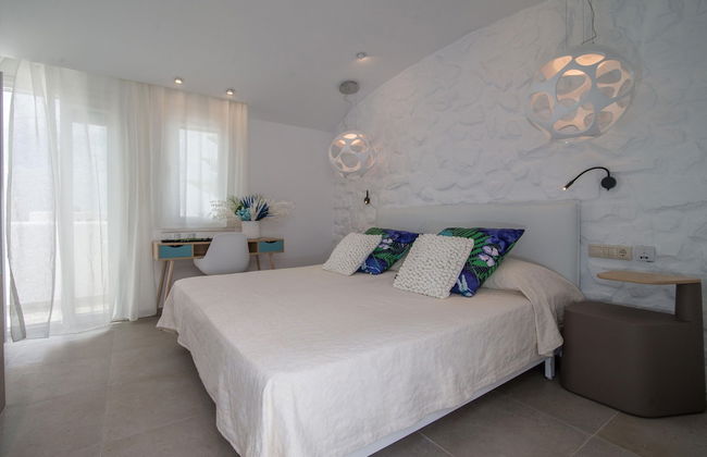 Spiros Hotel - Photo 16