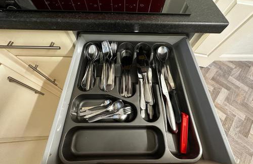 Kennedy Villa - 5 Bedroom House with Hot Tub, WiFi, Free parkings, Close to Bicester Village - Foto 28