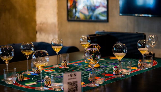 Casino de vinos privado con cata de vinos a ciegas - Foto 2