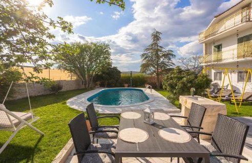 3 Bedroom Lovely Apartment In Sibenik - Photo 7