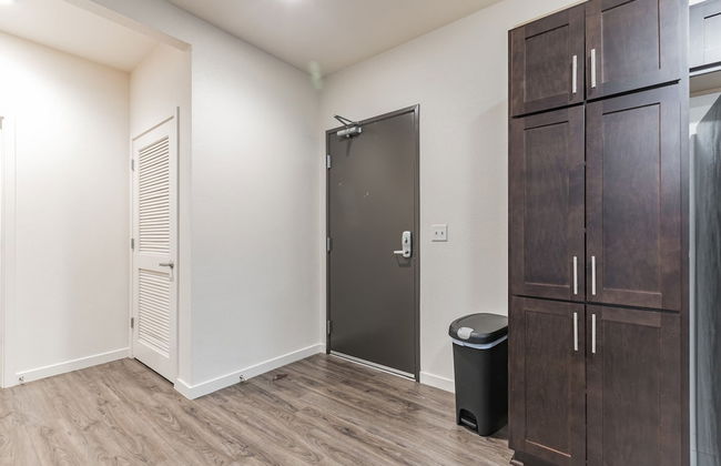 Modern Apartment With Upgraded Amenities Near CSU - Foto 23