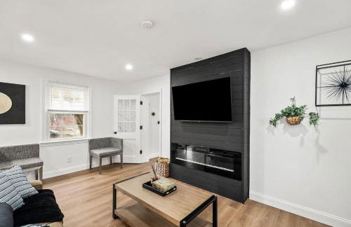 1 min to DC 8 beds sleeps 16 with yard and parking - Foto 1