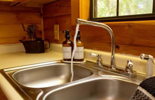 Cabin in the Woods - Hot Tub, Fire Pit, BBQ - Foto 36