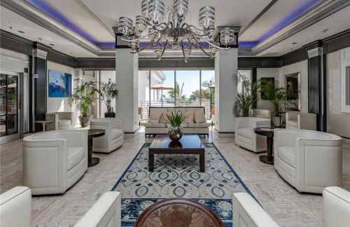 Oceanview on SAND located in Ocean Manor Resort Fort Lauderdale Beach 2 bed 2 bath spacious corner unit partial ocean view - Foto 51