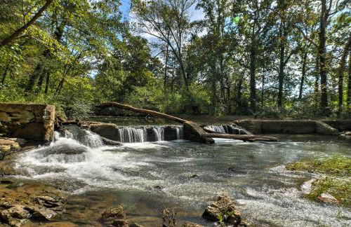Creekfront Cabin Near Chattanooga with Hot Tub! - Foto 2
