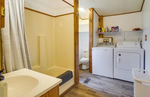 Charming Watkins Glen Home with Deck and Yard! - Foto 15