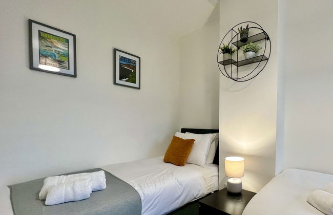 Bramhall House - Photo 2