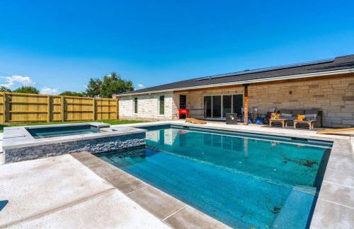 The Gateway - 6BED W Two Houses GameRoom & Pool - Photo 2