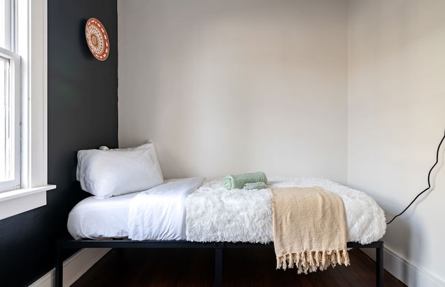 NEW Luxe Pet Friendly Free Parking Downtown - Foto 69