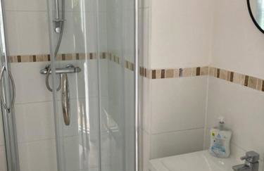 Highcliffe Apartment with Parking - Foto 7