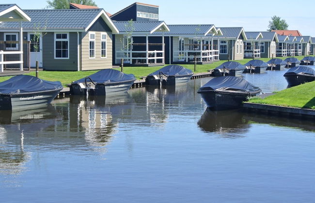 Lakeside Cottage With Boat - Photo 21