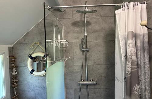 Rivage Maison spacieuse 10 p 5 chambres 2 sdb 2 WC tout confort avec jardin, belle terrasse aménagée, parking privatif, à 2 kms d'une petite plage, 3kms d'Omaha Beach et Port en Bessin - Foto 29