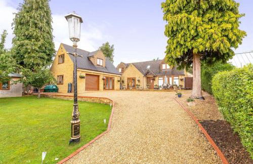 Beautiful 4-5 bedroom village house with rural views - Foto 1