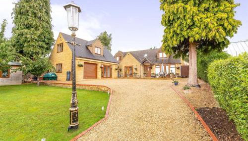 Beautiful 4-5 bedroom village house with rural views - Foto 1