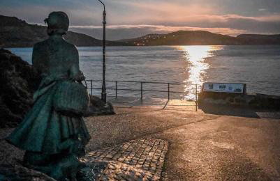 Amazing Large House, Lovely Newly Fitted Kitchen, Sleeps 8 , Nice Views and Garden, Plus a Beach Hut that is Located on Lyme Regis Beach - Photo 21