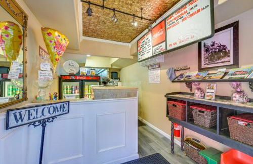 Couples Escape in Railcar, 13 Mi to Mount Rainier! - Photo 25