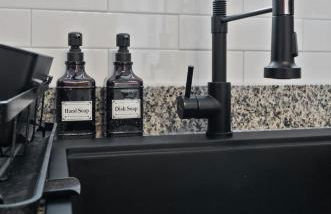 Modern Moroccan Villa w/ Firepit, BBQ + Game Room! - Foto 48