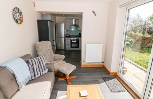 Min-y-rhos - Photo 13