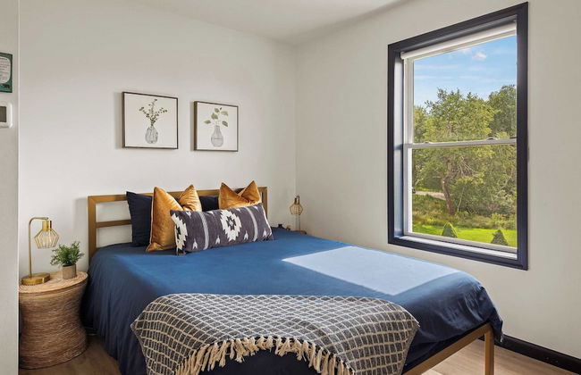 For Lake Sake by Avantstay Lakefront + Hot Tub + View - Photo 42