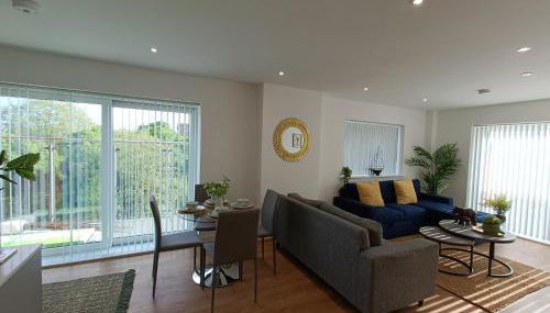 Snuggle Inn - Riverside Apartments - Views Over looking London River Thames, Close to O2 Arena, London Excel, London City Airport, Thames Clipper- River Boat Service, Woolwich Ferry, Onsite parking, TWIN ROOM OPTION available - Foto 5