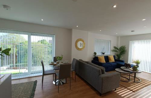 Snuggle Inn - Riverside Apartments - Views Over looking London River Thames, Close to O2 Arena, London Excel, London City Airport, Thames Clipper- River Boat Service, Woolwich Ferry, Onsite parking, TWIN ROOM OPTION available - Foto 5