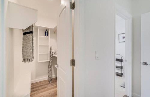 SW Florida Luxury Modern Retreat, King Bed Suite , Close to Beaches / Golfing / Fishing / Air Ports , 2023 Built - Foto 30