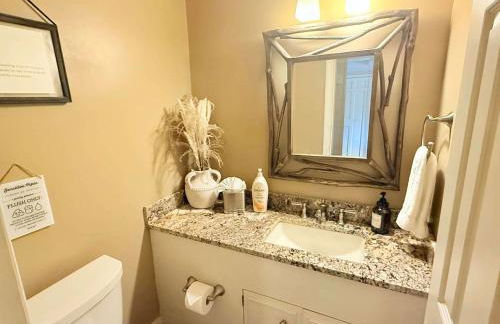 The Manor-Stunning Modern Farmhouse with Hot Tub - Foto 40