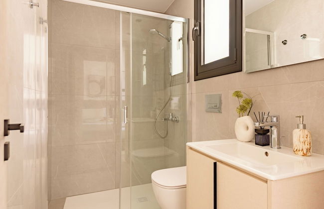 Sanders Eduardovich Limassol - Foto 59