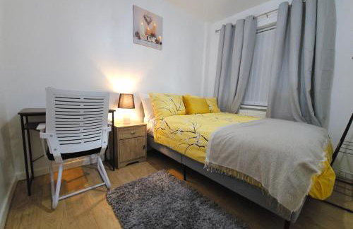 Glebe House - 2 Bedroom Luxury House that sleeps 6, with Free Private Parking, Easy Access to City Centre, and Near the Motorway - Photo 25