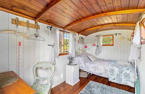 Finest Retreats- Shepherds Hut at Hilltop Farm - Foto 10