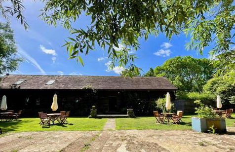 The Timber Barn South Downs West Sussex Sleeps 18 - Foto 26