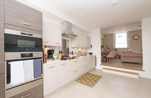 Apartment 11 Bluebridge with Free Parking - Photo 70