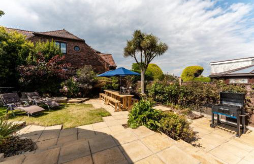 Spacious Seaside Home in Peaceful Coastal Setting - 5 Minutes Walk to the Beach - Foto 27